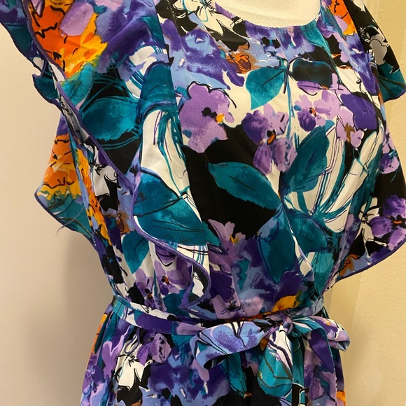 Cute Floral Dress - Picture 4 of 5